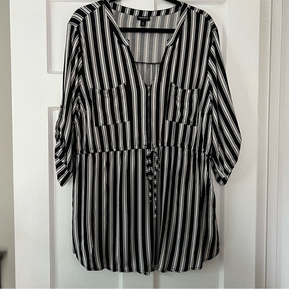 Torrid Black and White Striped 3/4 Sleeve Blouse Top